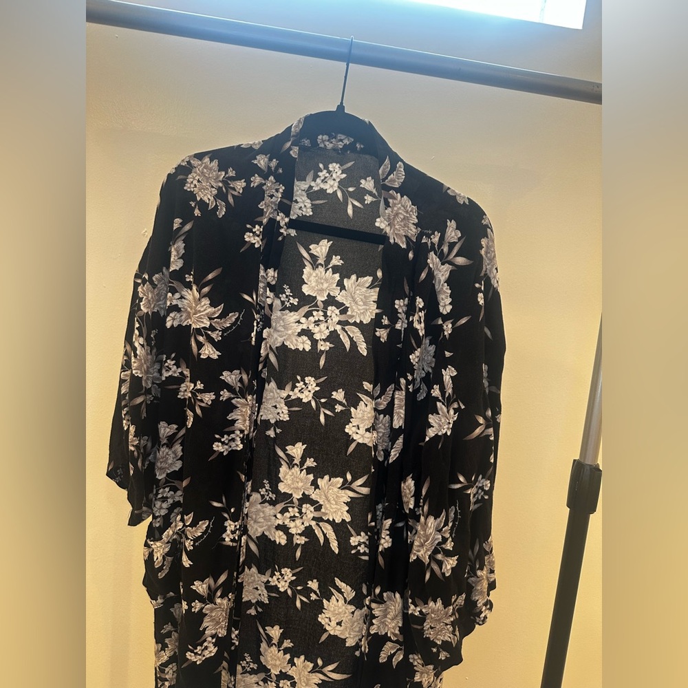 Spiritual Gangster Black and White Floral Kimono